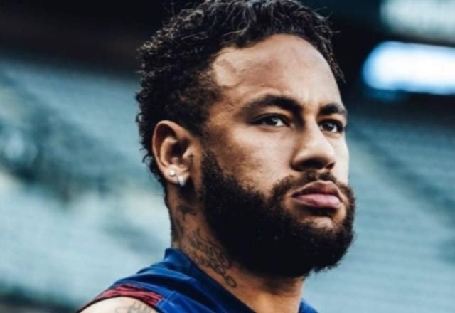 Neymar posa para foto (Reprodução/Instagram)