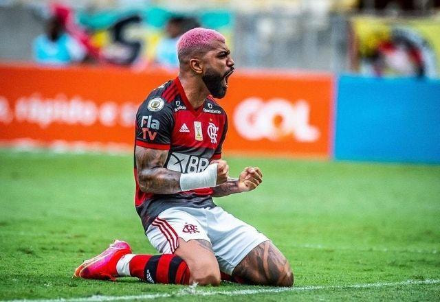 Gabigol comemora um gol pelo Flamengo