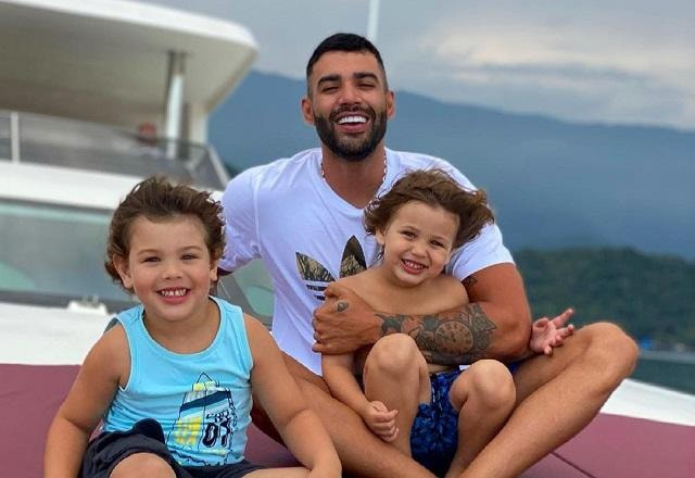 Gusttavo Lima com os filhos