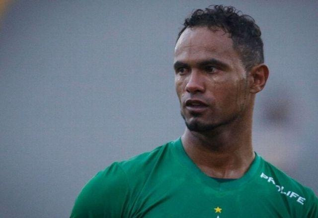 Goleiro Bruno treinando