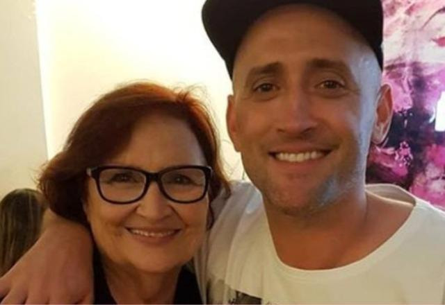 Paulo Gustavo e a mãe, Dea Amaral, posam para foto (Reprodução/Instagram)