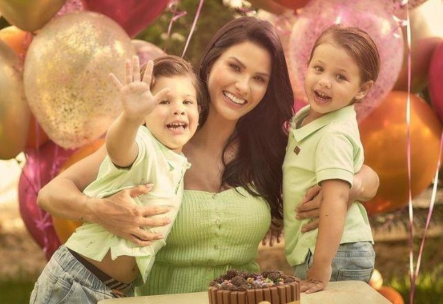 Andressa Suita com os filhos em aniversário