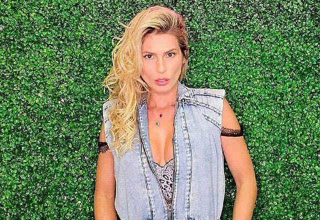 A atriz Lívia Andrade