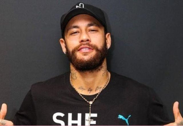 Neymar posa para foto (Reprodução/Instagram)