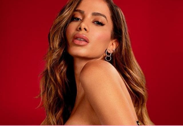 Anitta posa para foto (Reprodução/Instagram)