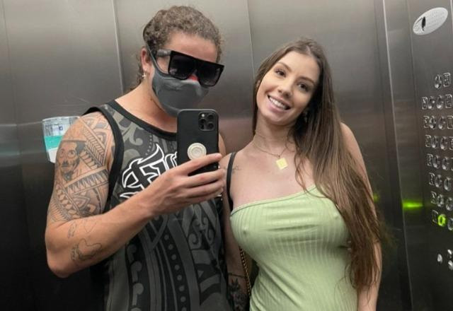 Whindersson e Maria Lina posam para foto (Reprodução/Twitter)