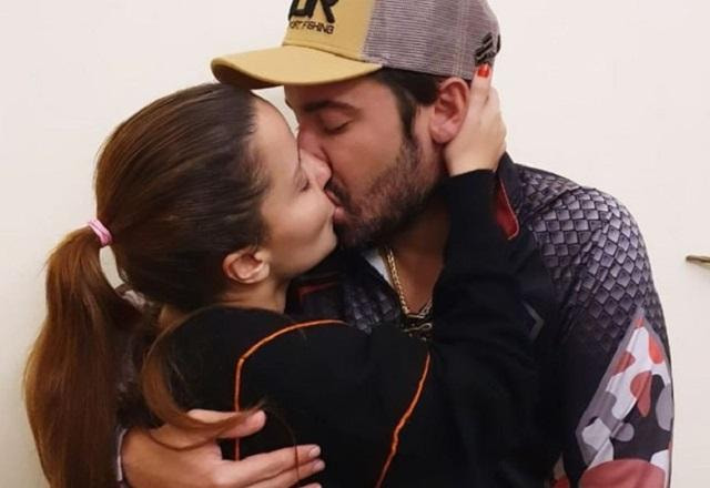 Maiara beijando Fernando