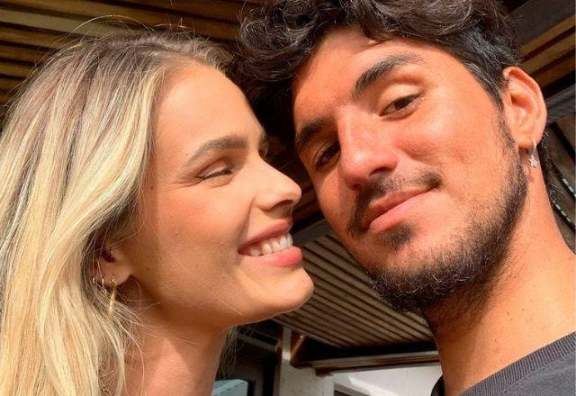 Yasmin Brunet e Gabriel Medina sorriem apaixonados em foto