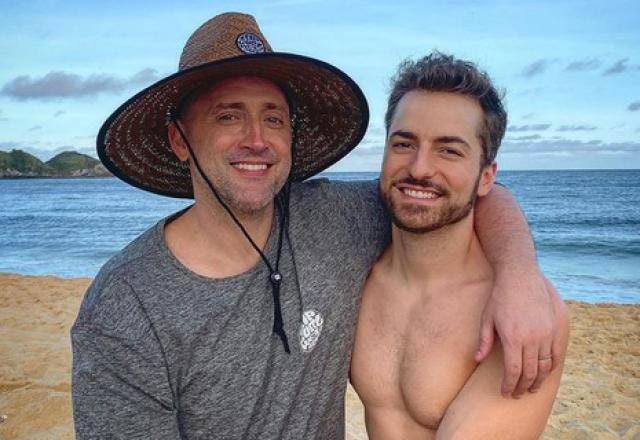 O ator Paulo Gustavo e o marido, Thales Bretas