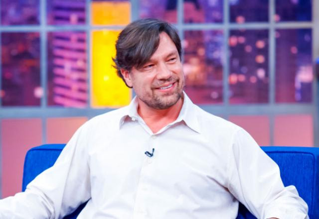 Ricardo Macchi em momento de entrevista a Danilo Gentili. 