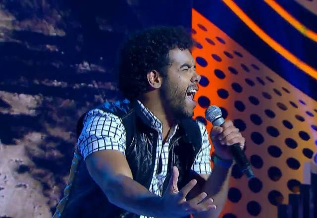 Saulo Ribeiro cantando no Programa Raul Gil