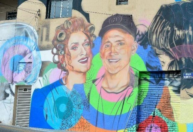 Imagem mostra o grafite em homenagem a Paulo Gustavo