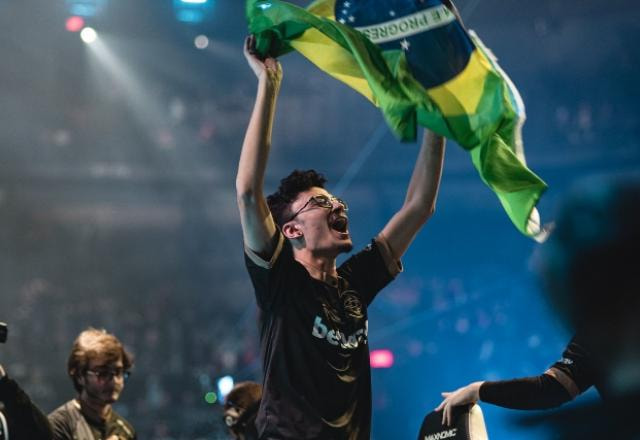 Jogador da Ninjas in Pyjamas durante o Six Invitational 2020