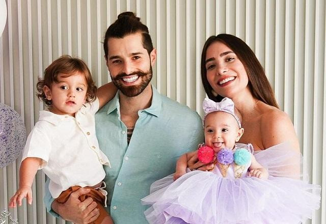 Alok e Romana Novais com os filhos