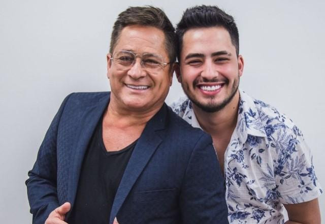 Matheus Vargas ao lado do pai, Leonardo
