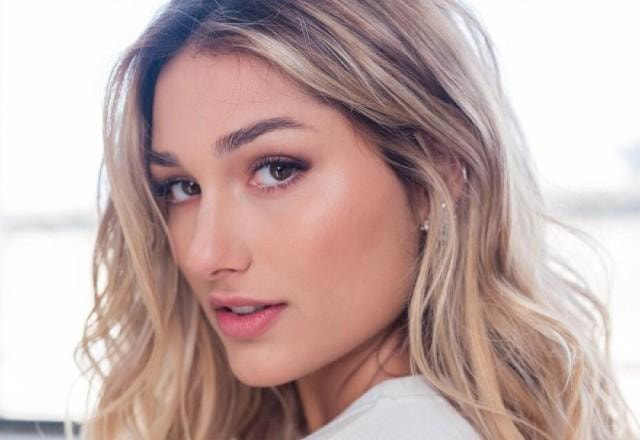 Sasha Meneghel posa para foto