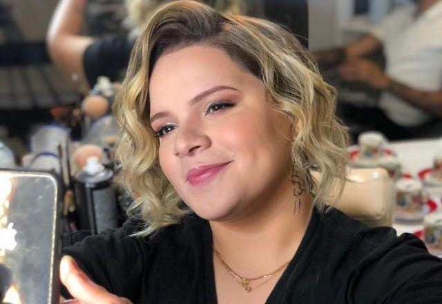 Cantora Lanna Rizzi tirando foto