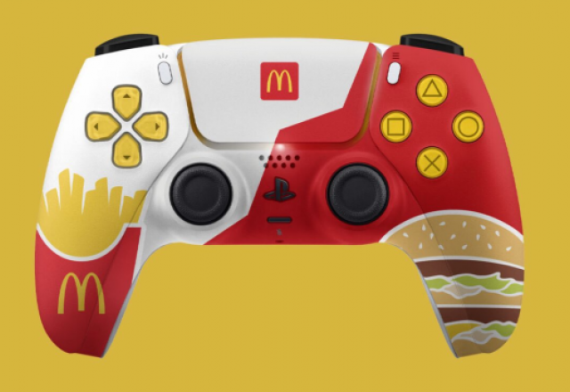 Imagem do DualSense personalizado pelo McDonald's