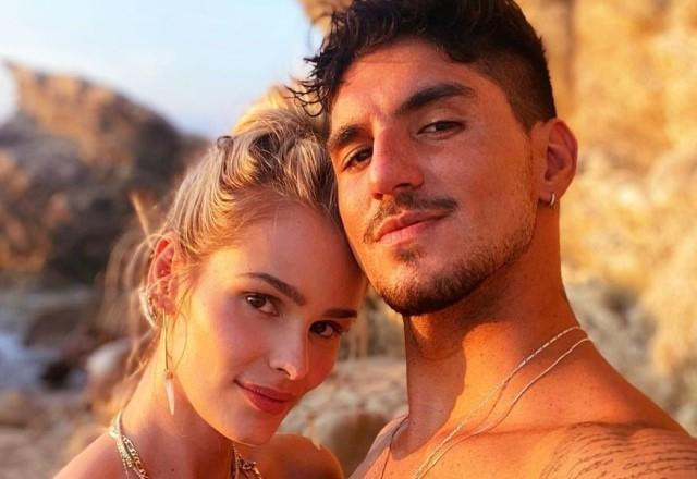 Yasmin Brunet posa abraçada com Gabriel Medina