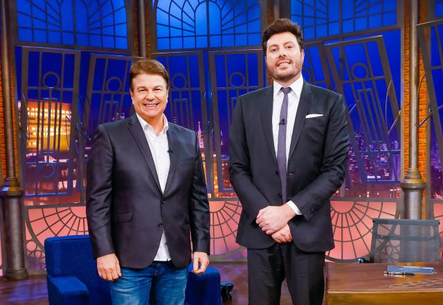 Augusto Xavier posa ao lado de Danilo Gentili no The Noite