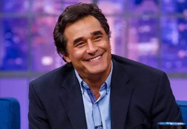 Luciano Szafir posa para foto
