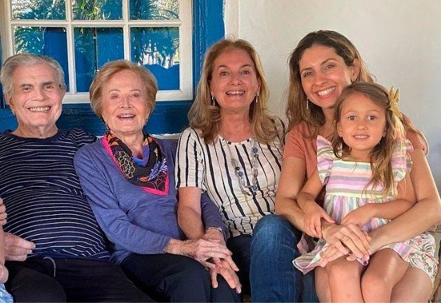 Tarcísio Meira em foto rara com a família