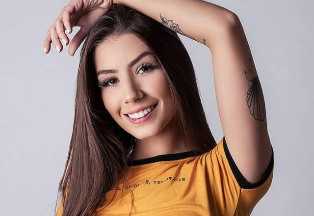 Maria Lina posa para foto
