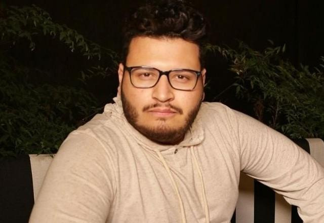 Ex-BBB Victor Hugo de moletom rosa