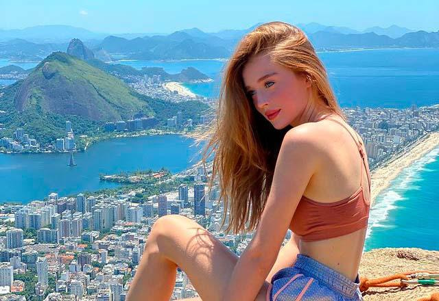 Duda Reis no alto do Corcovado, no Rio de Janeiro
