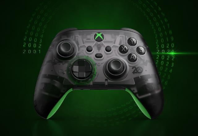 Imagem promocional do novo controle comemorativo aos 20 anos de Xbox