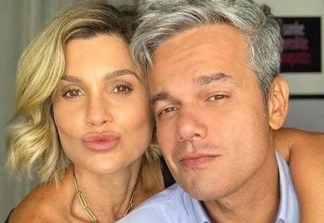 Flávia Alessandra e Otaviano Costa posam juntos para foto