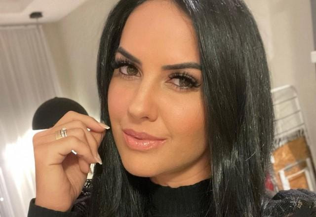 Esposa de Zezé Di Camargo, Graciele Lacerda tira selfie para o Instagram