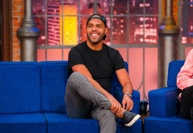 Jogador Alecsandro durante o The Noite