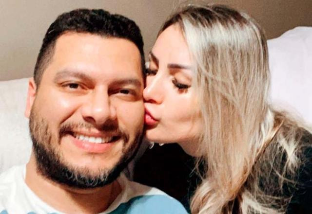 Andressa Urach beija Thiago Lopes no rosto