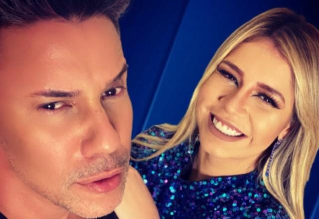 Maquiador Eduardo Guimarães posa em selfie com a cantora Marília Mendonça