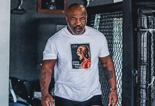 Ex-lutador Mike Tyson em ringue de luta