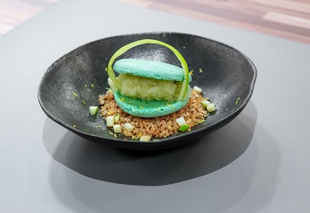 Macaron cítrico com confiture de maçã