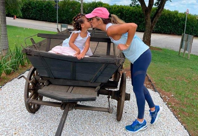 tici pinheiro e filha