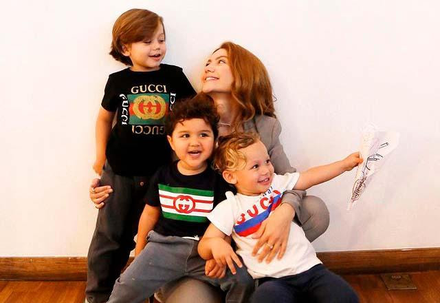 Sarah Poncio com os três filhos