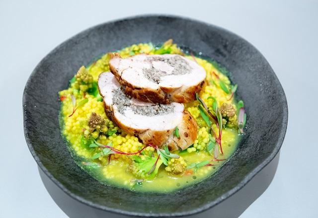 Filé suíno com duxelle e mini arroz com romanesco