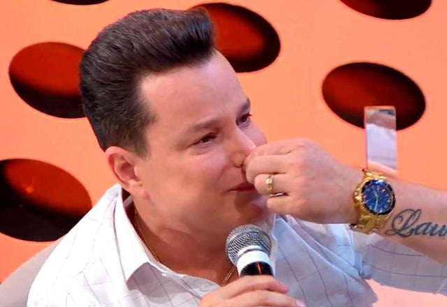 Joao Neto emocionado em programa raul gil