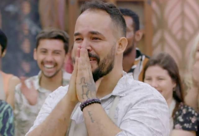 Participante Gileade chorando na final do Bake Off Brasil