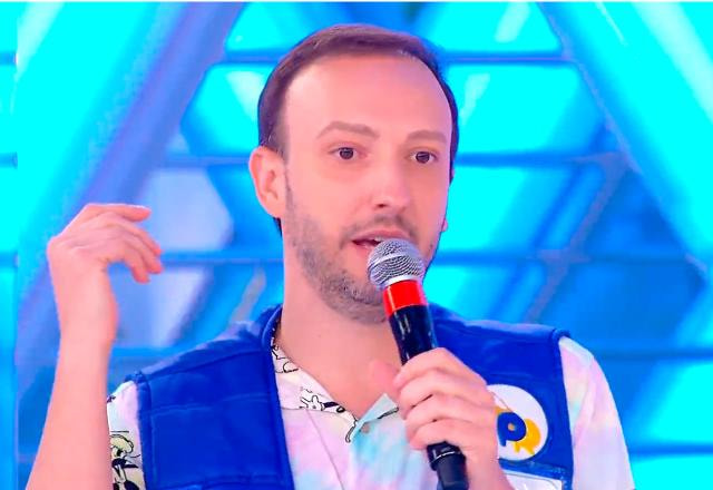 Murilo Bordoni no palco do Domingo Legal