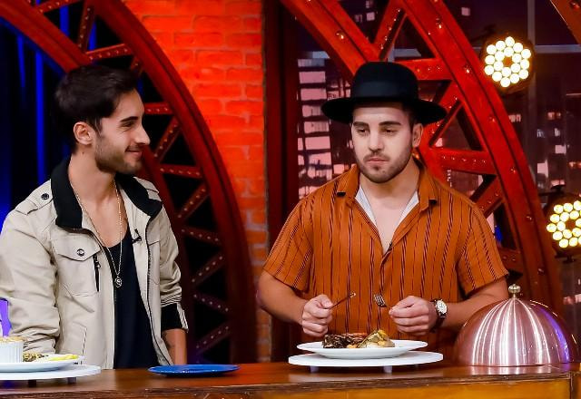 Rodrigo e Diogo no palco do The Noite.