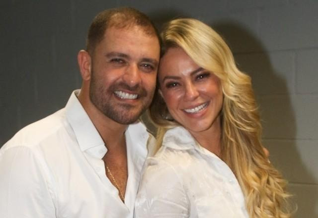 Paolla Oliveira e Diogo Nogueira posam para foto juntos
