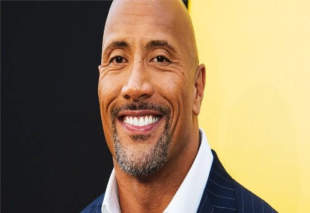 The Rock sorrindo