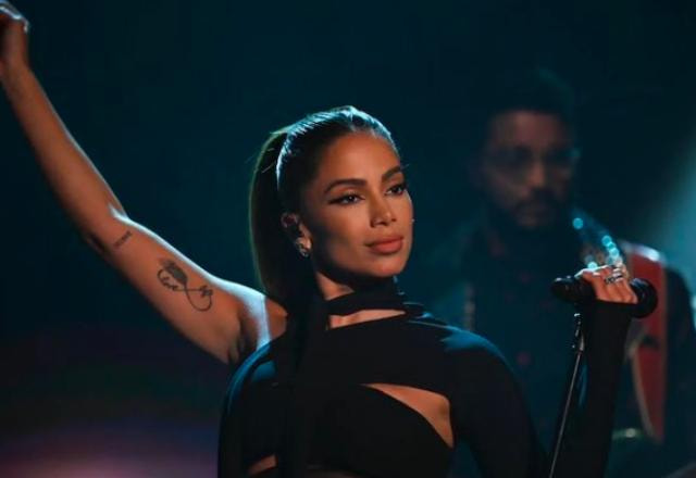 Anitta faz performance televisiva de novo single