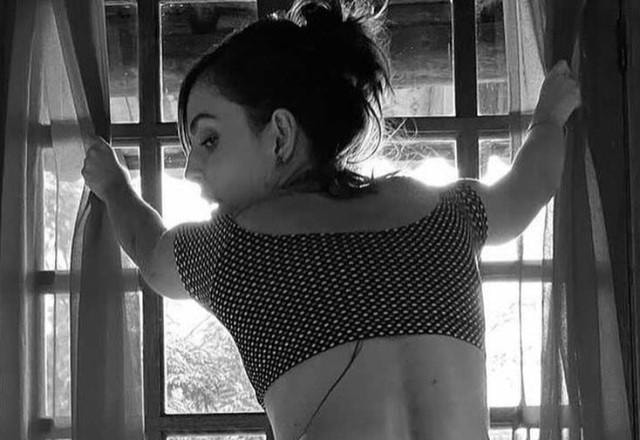 Titi Müller posa de biquíni e empina o bumbum em foto tirada pelo namorado
