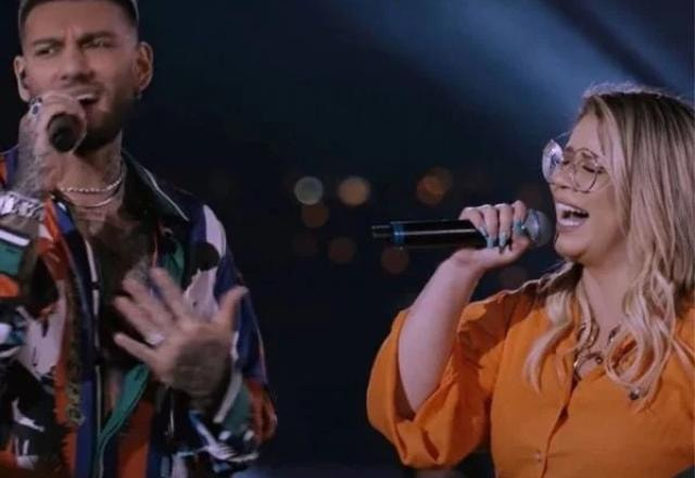 lucas lucco e marília mendonça cantando juntos em cima de um palco