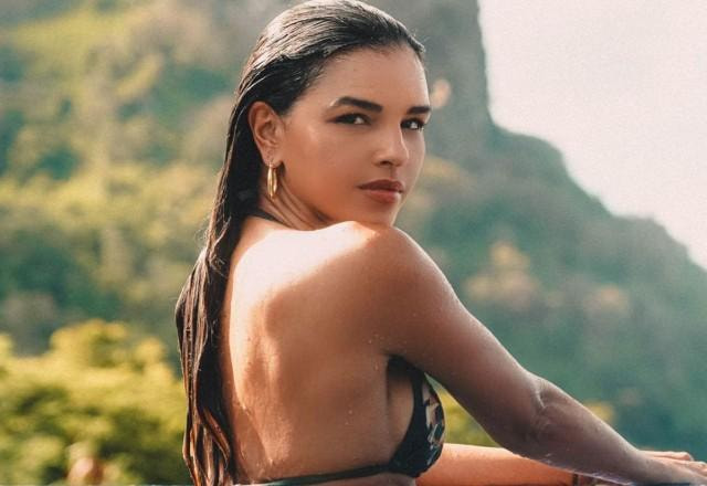 mariana rios de biquíni nas ilhas maldivas